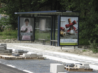 907668 Afbeelding van de aanleg van een bushalte met abri aan de Talmalaan te Utrecht, die heringericht wordt, bij de ...